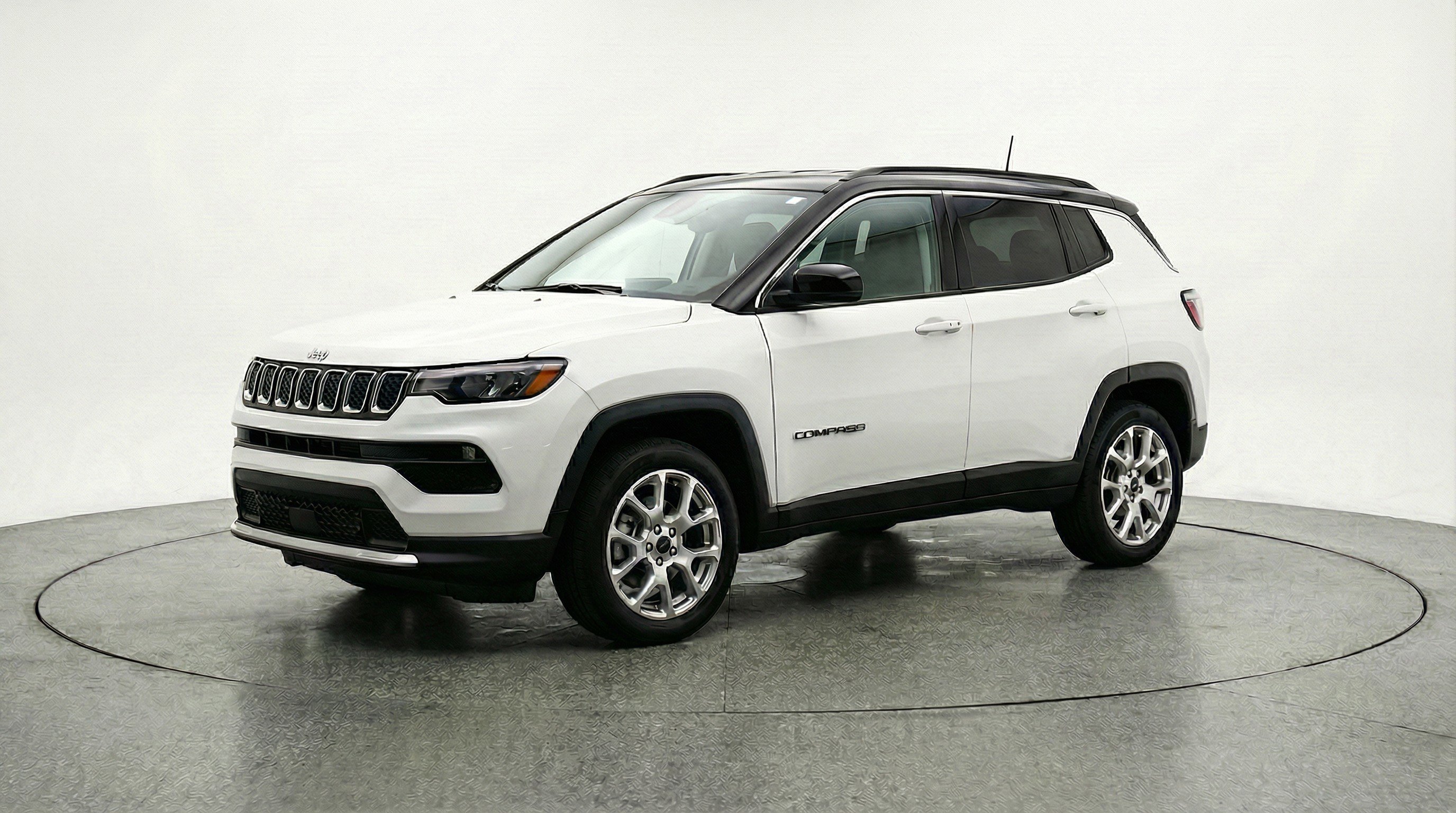 Used 2025 Jeep Compass Limited AWD/4WD image 3