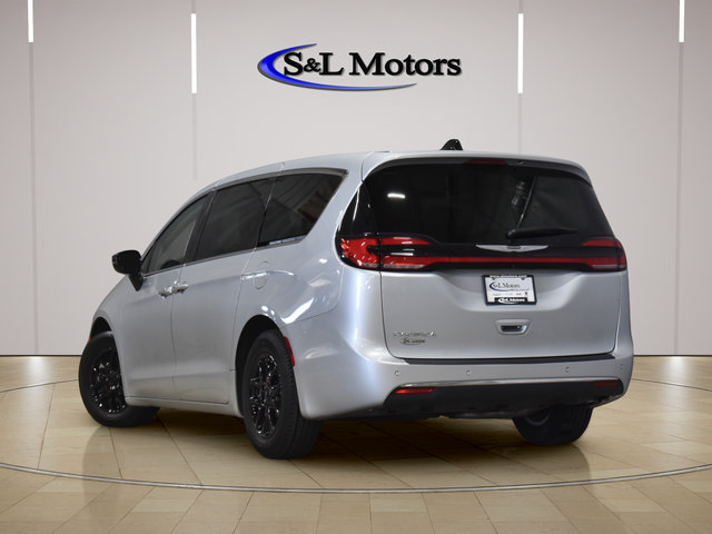 Certified 2024 Chrysler Pacifica Touring-L FWD image 6
