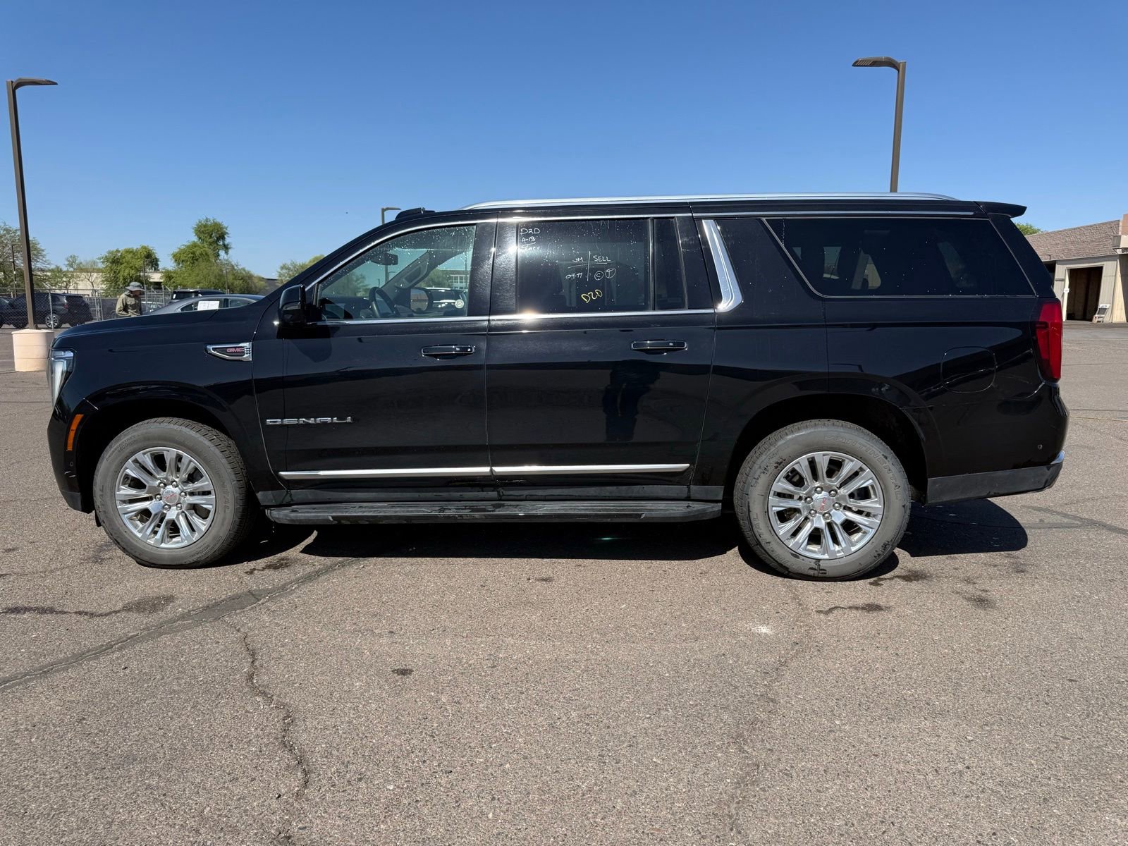 Used 2025 GMC Yukon XL Denali AWD/4WD image 8