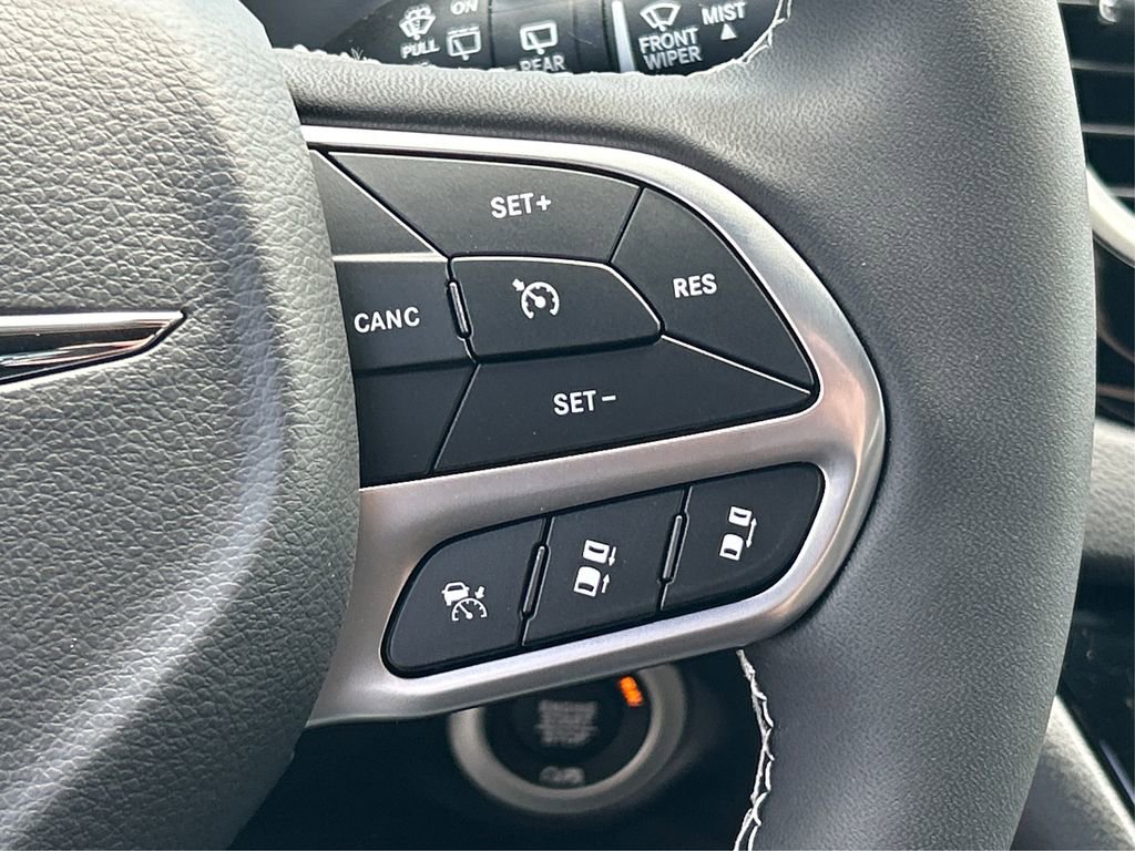 New 2025 Chrysler Voyager LX image 34