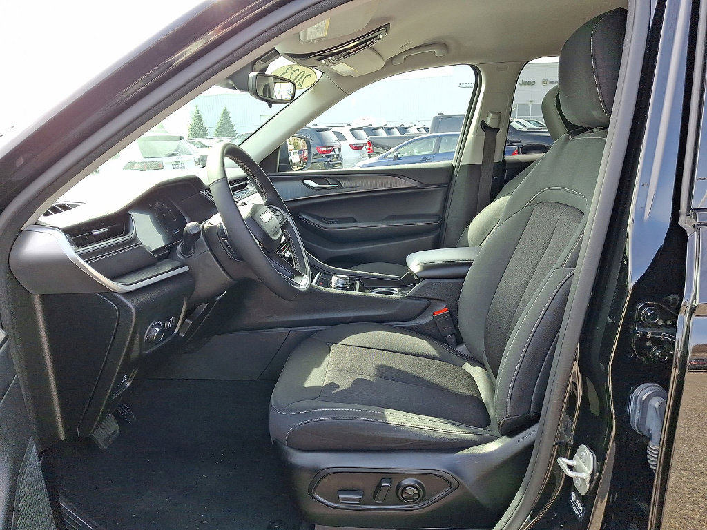 Certified 2023 Jeep Grand Cherokee L Laredo w/ Luxury Tech Group I image 11