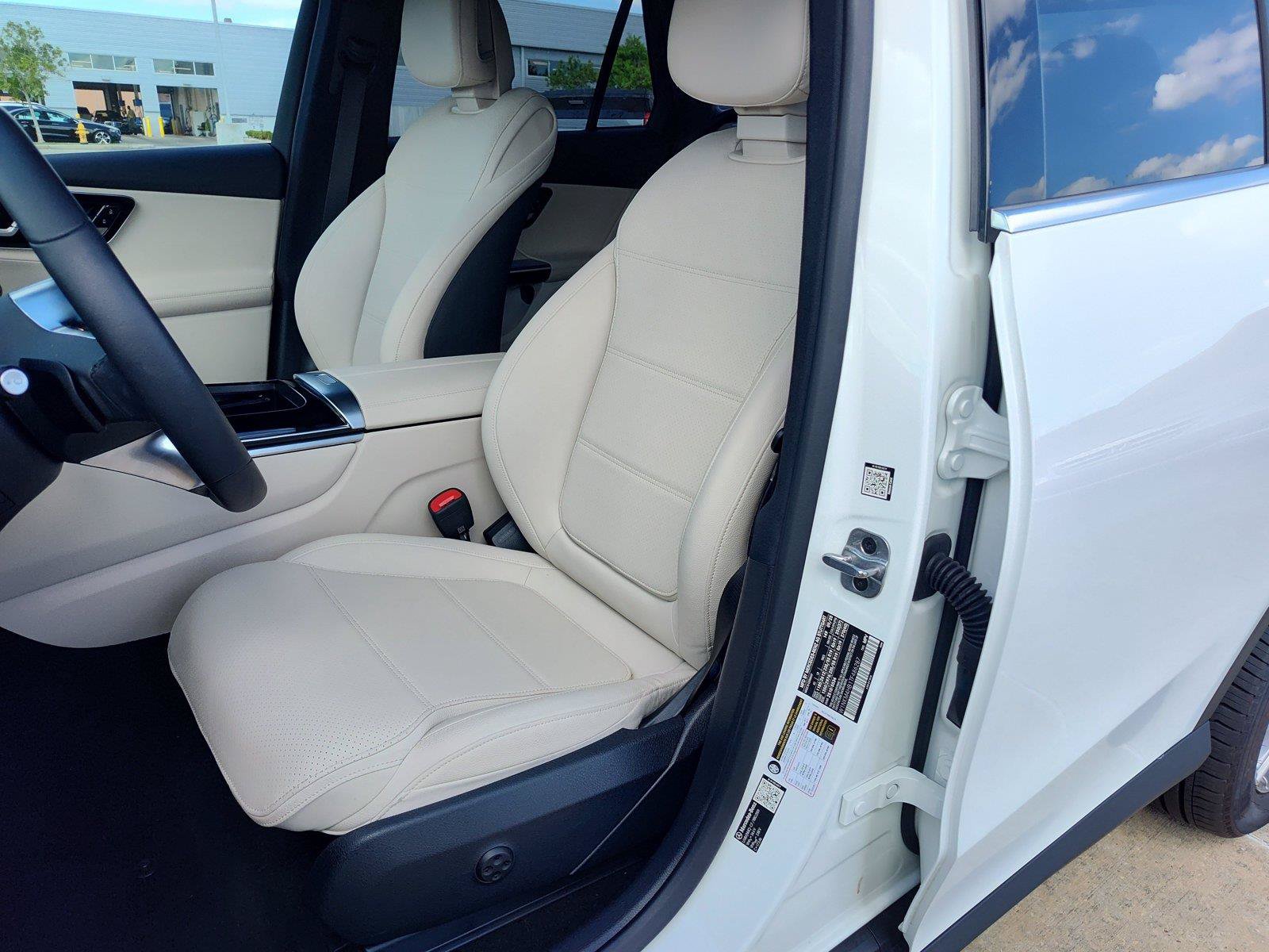 Certified 2026 Mercedes-Benz GLC 300 4MATIC image 6