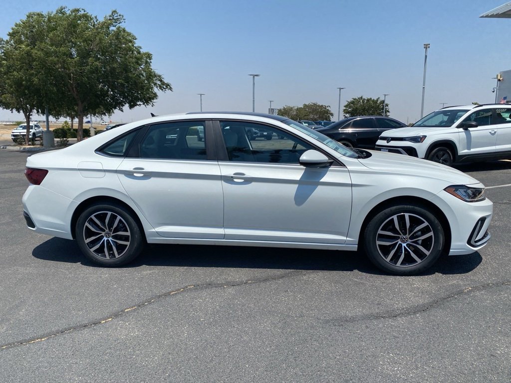 New 2025 Volkswagen Jetta SE image 8