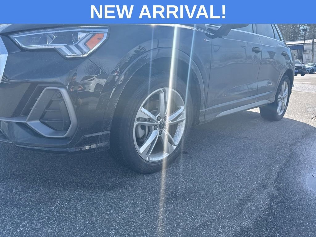 Used 2023 Audi Q3 2.0T Premium w/ Convenience Package image 3
