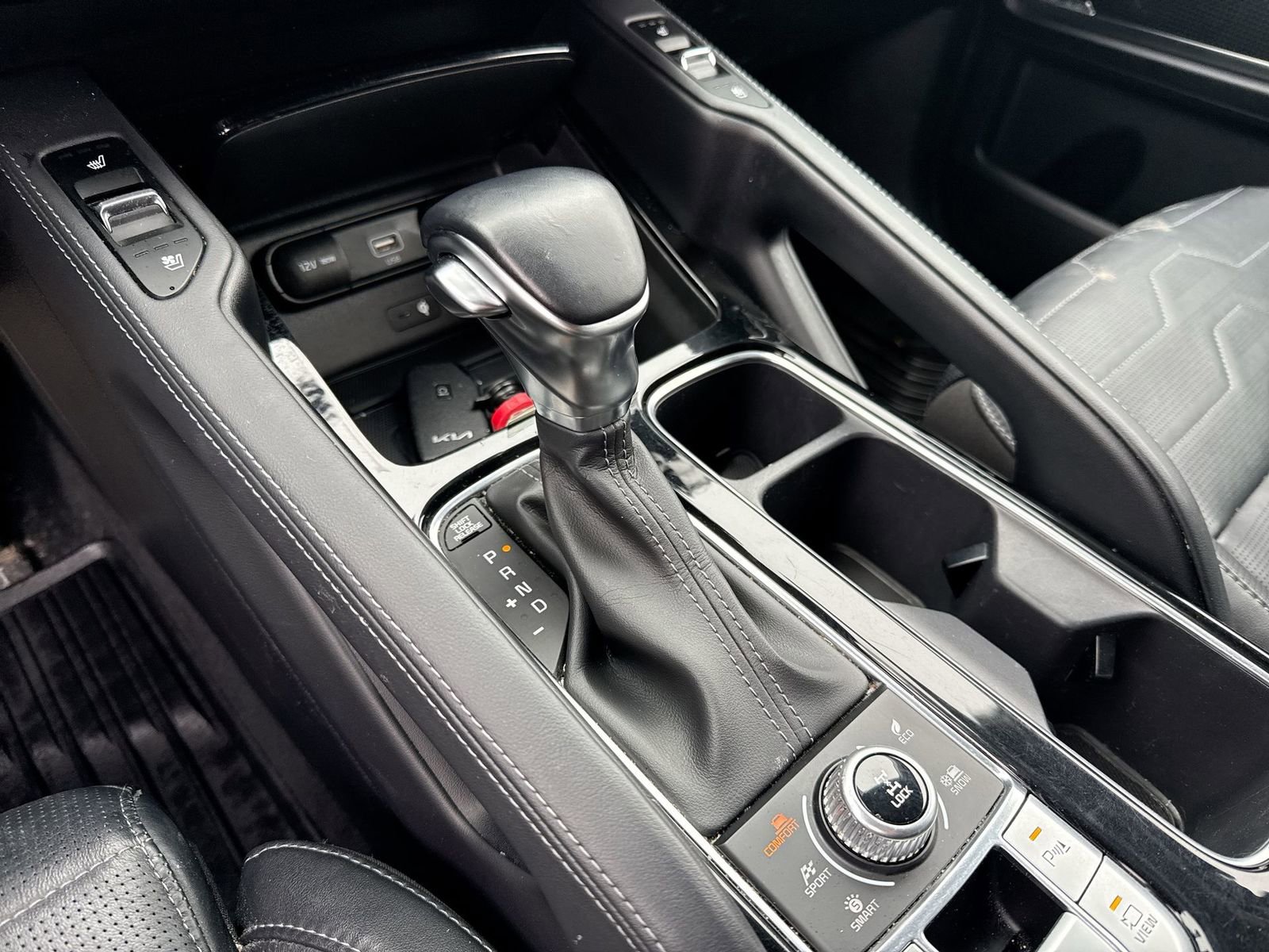 Used 2022 Kia Telluride SX w/ SX Prestige Package image 21