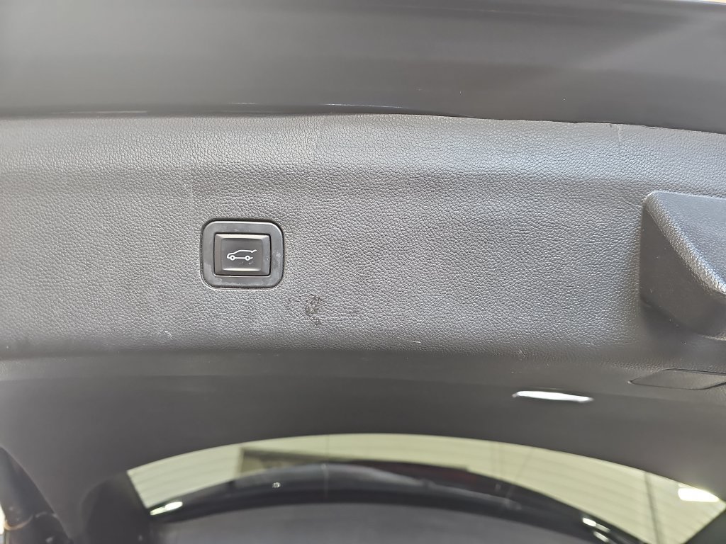 Used 2019 Buick Enclave Essence w/ Trailering Package, 5000 lbs. AWD/4WD image 17