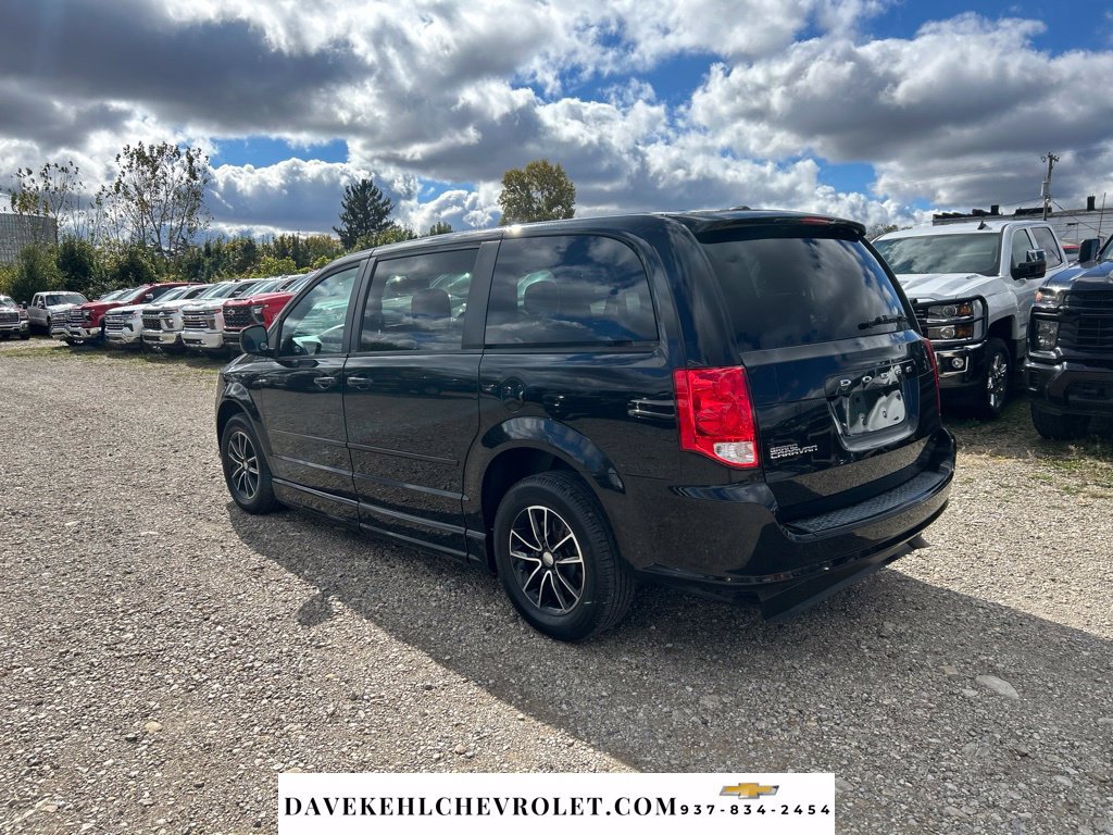 Used 2014 Dodge Grand Caravan SXT w/ UConnect Hands-Free Group FWD image 3