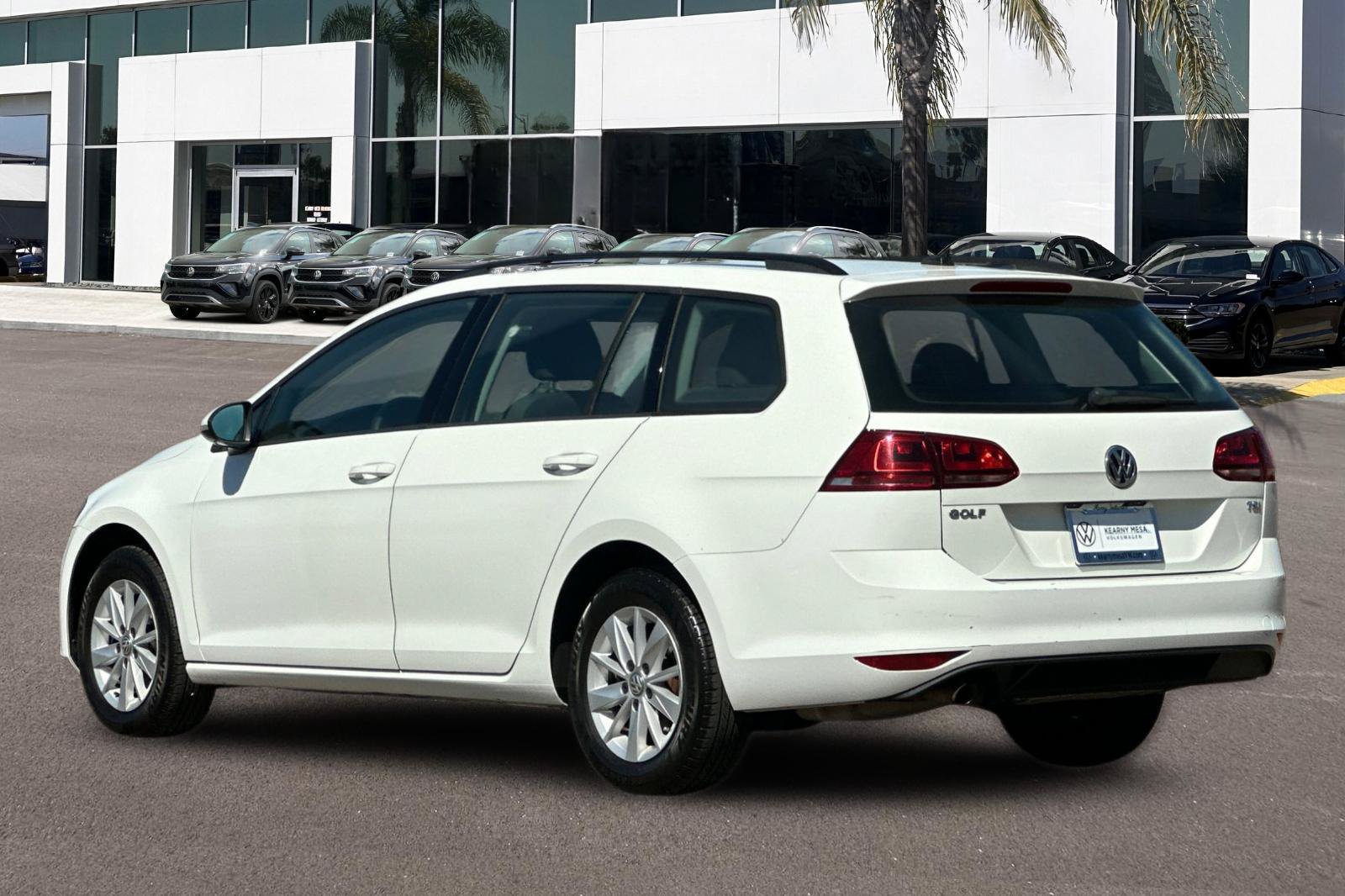 Used 2017 Volkswagen Golf S FWD image 5