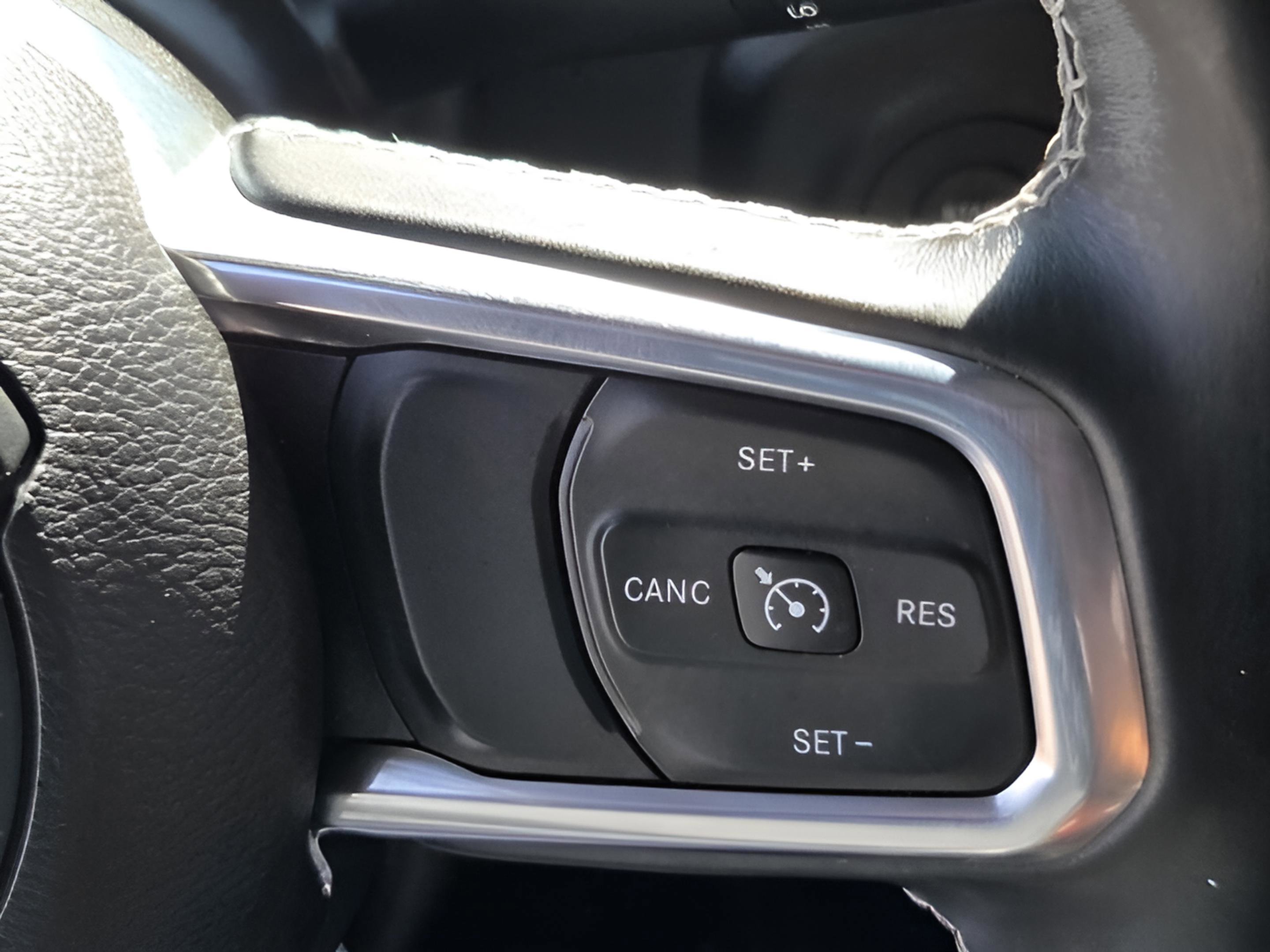 Used 2020 Jeep Wrangler Unlimited Sahara image 23