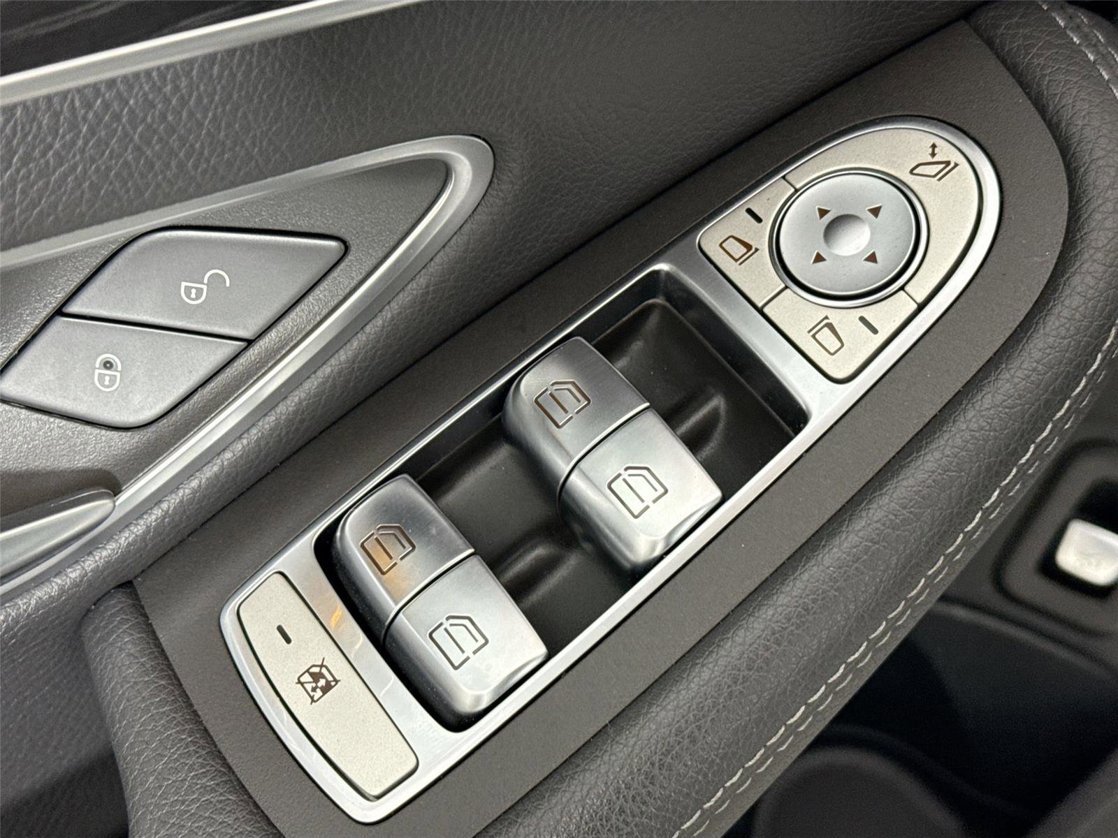 Used 2020 Mercedes-Benz C 300 4MATIC Sedan image 30