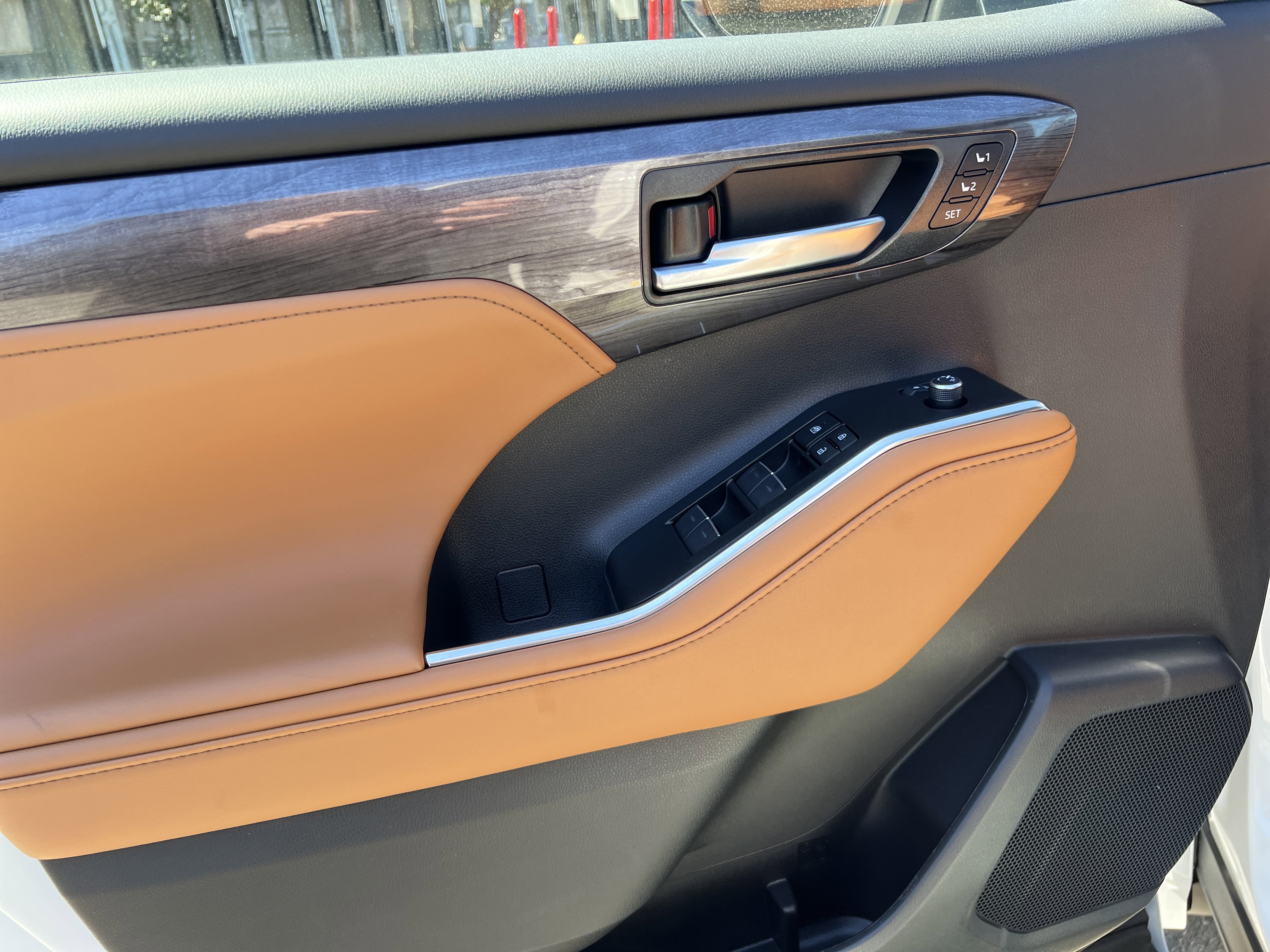 New 2026 Toyota Highlander Platinum image 9