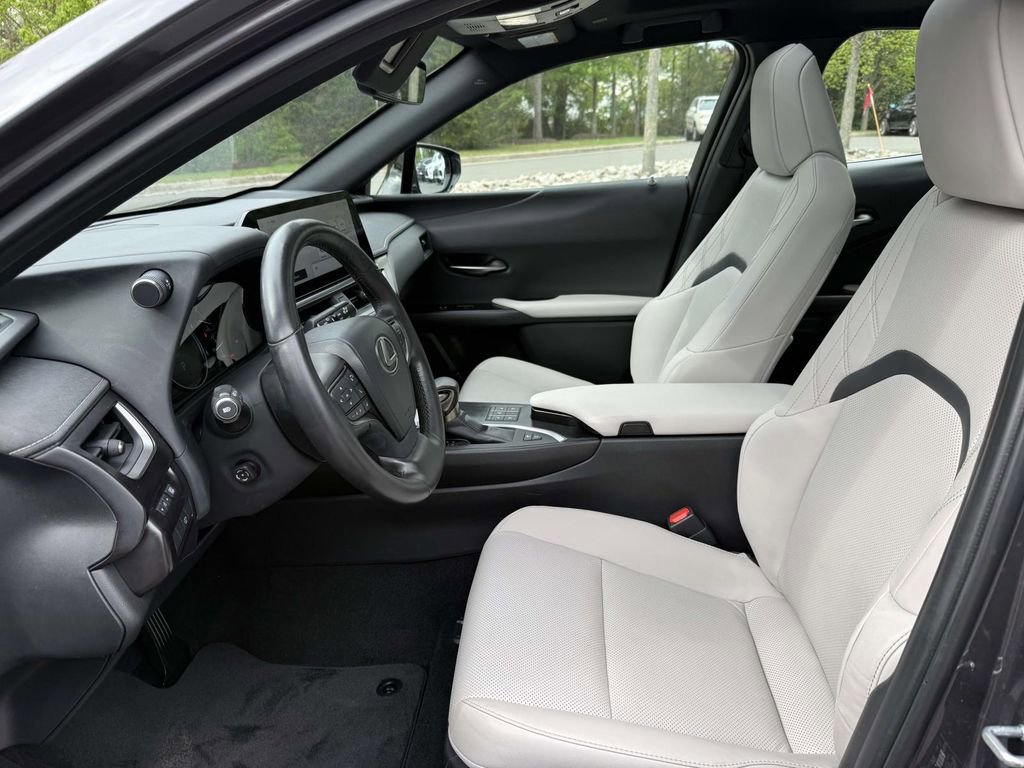 Used 2024 Lexus UX 250h AWD w/ Premium Package image 14