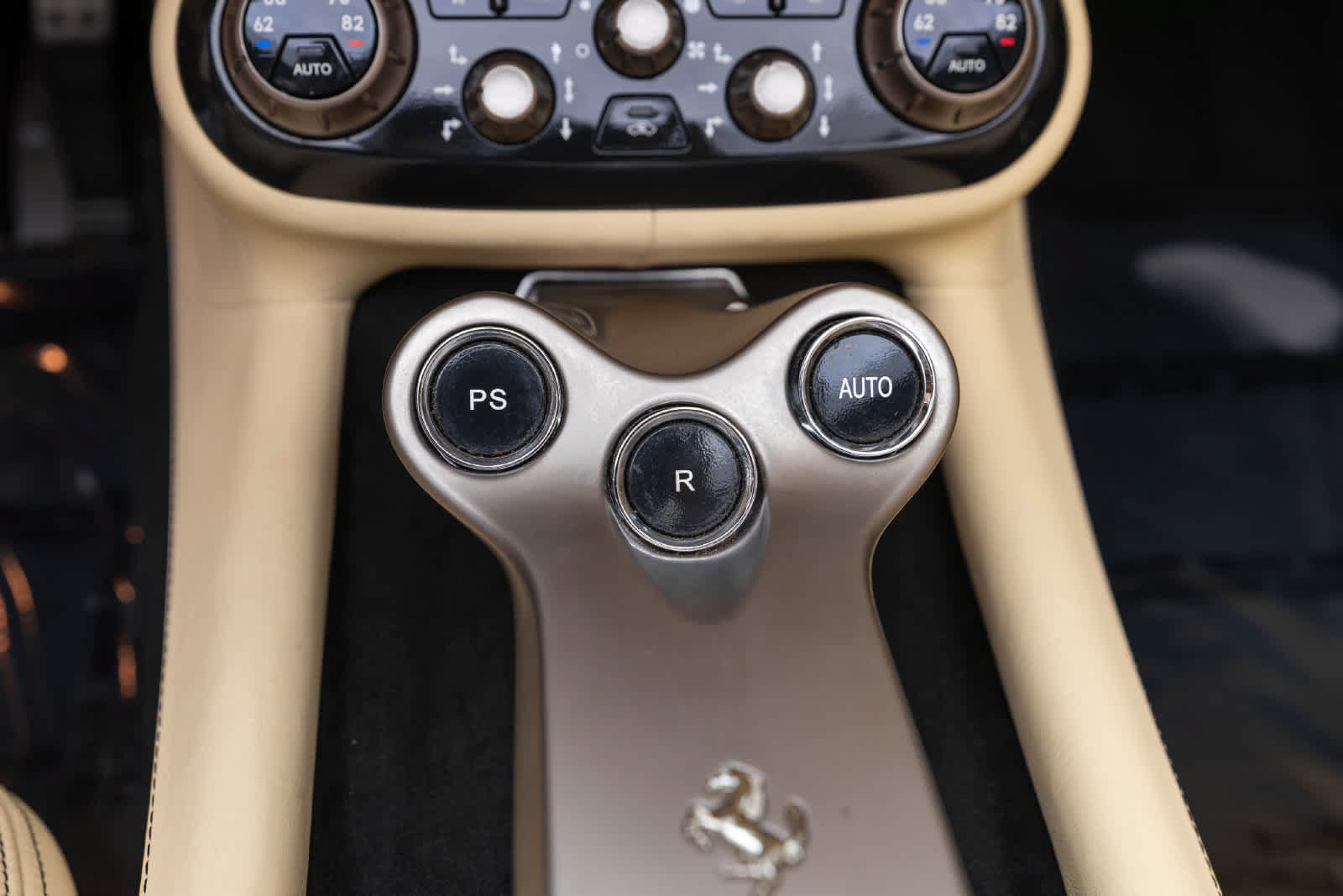 Used 2010 Ferrari California RWD image 18