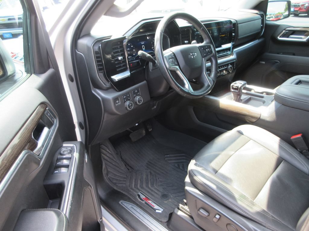 Certified 2022 Chevrolet Silverado 1500 RST AWD/4WD image 16
