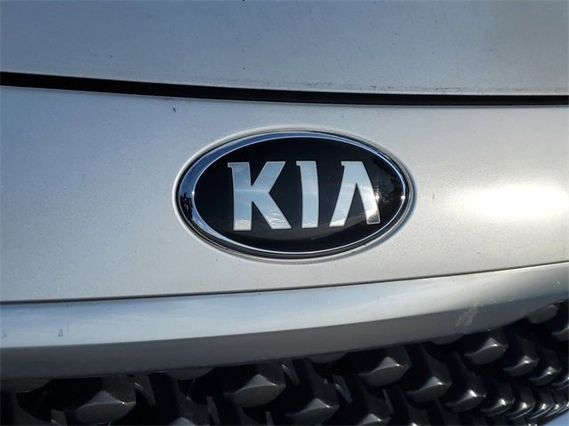 Used 2017 Kia Sedona L image 10