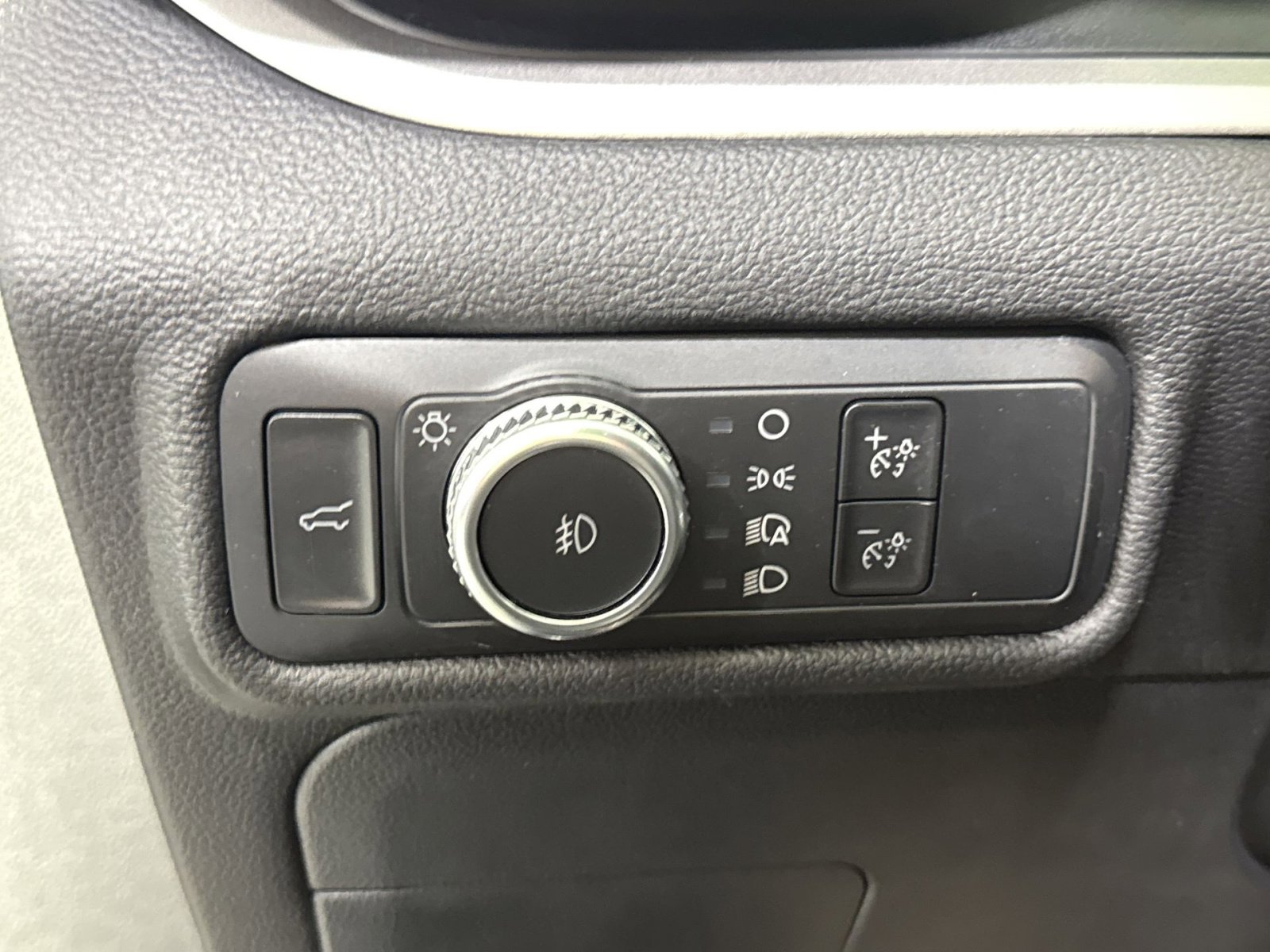 Used 2022 Ford Explorer XLT w/ Equipment Group 202A image 17