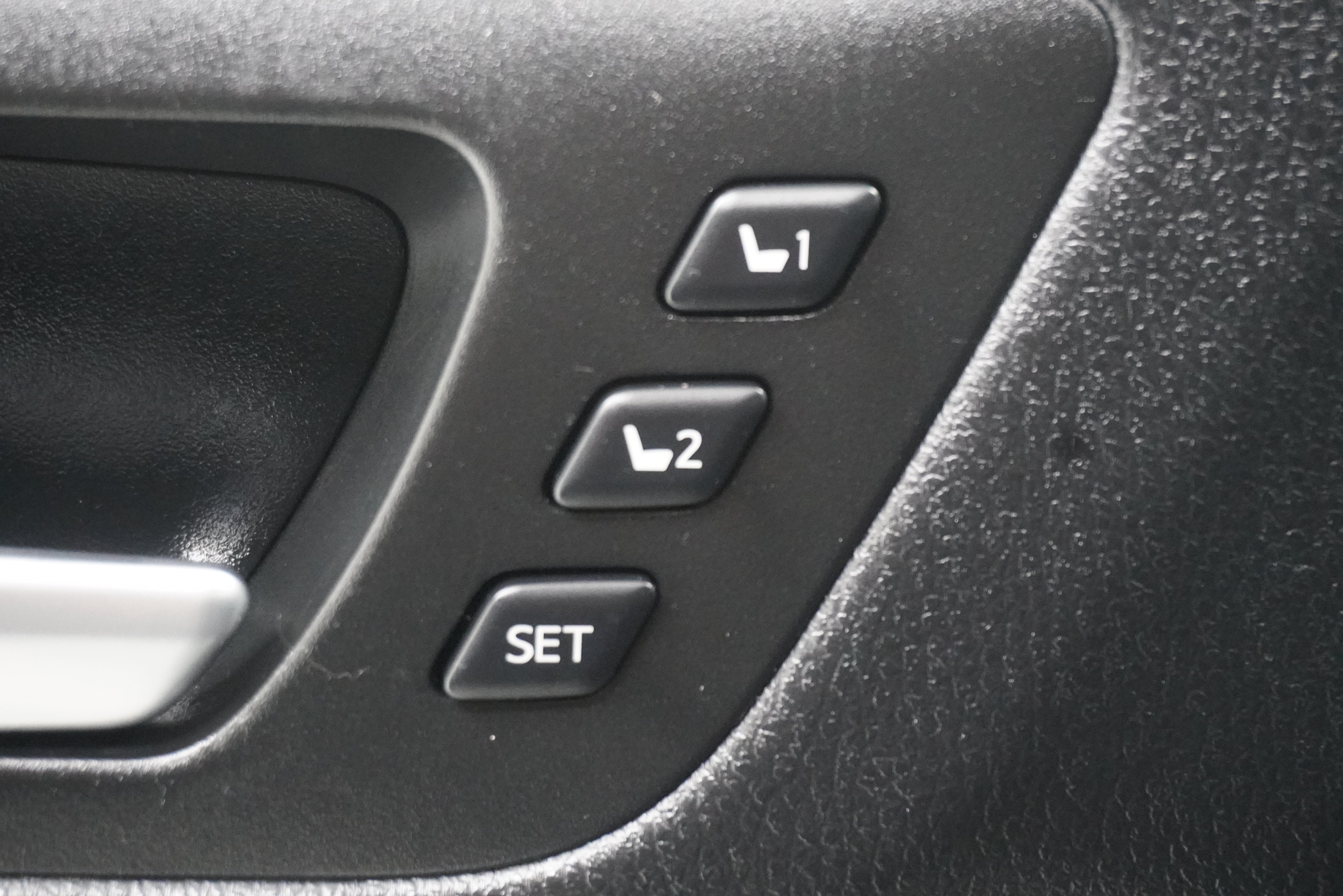 Used 2017 Toyota Highlander Limited Platinum FWD image 18