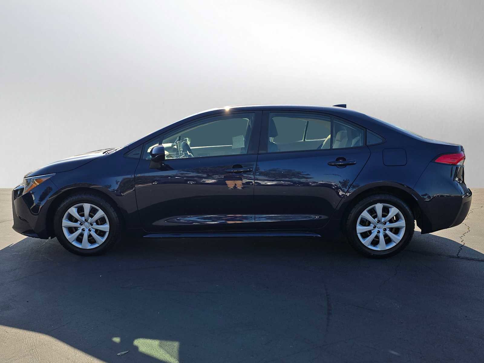 Used 2021 Toyota Corolla LE image 6