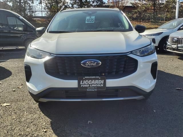 New 2025 Ford Escape Active w/ Cold Weather Package AWD/4WD image 2
