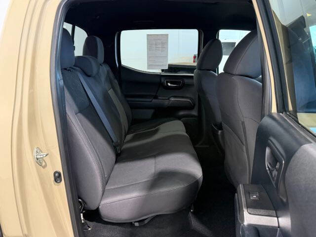 Used 2016 Toyota Tacoma TRD Off-Road w/ Towing Package image 18