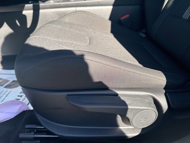 Certified 2025 Hyundai Elantra SE image 16