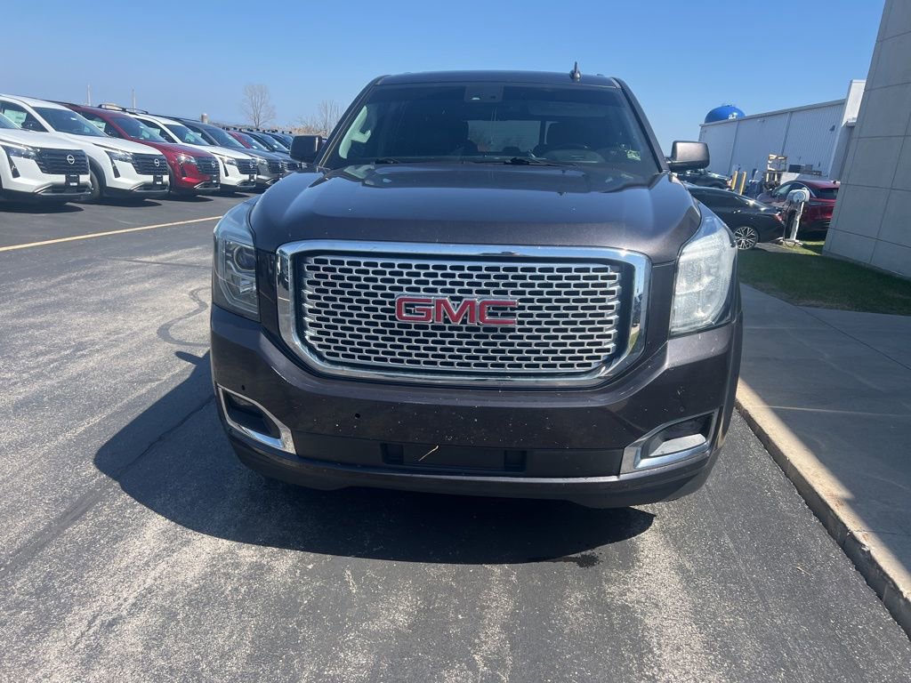 Used 2017 GMC Yukon XL SLT w/ Premium Edition AWD/4WD image 8