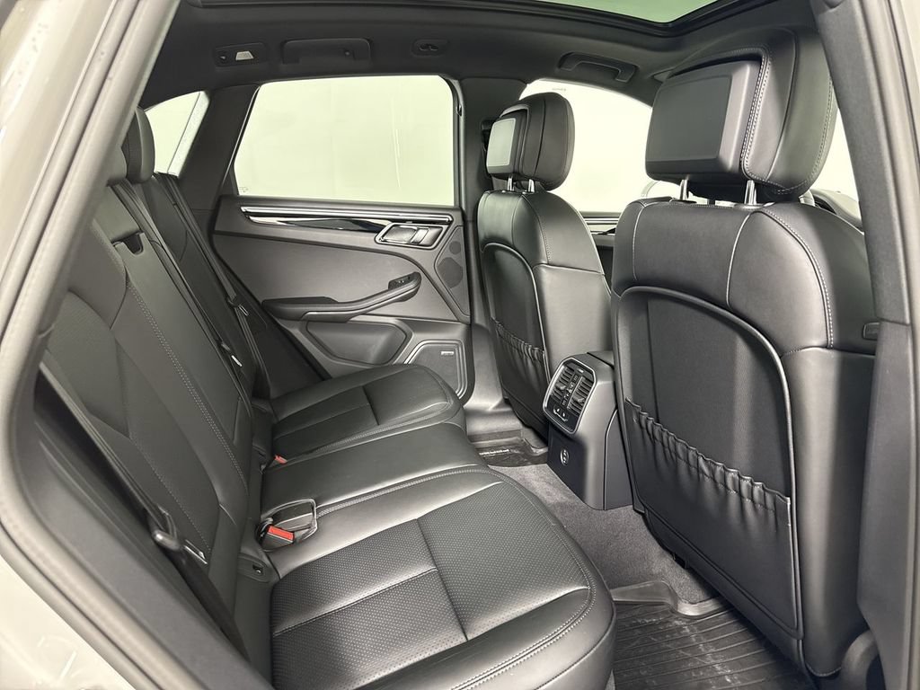 New 2026 Porsche Macan AWD/4WD image 24