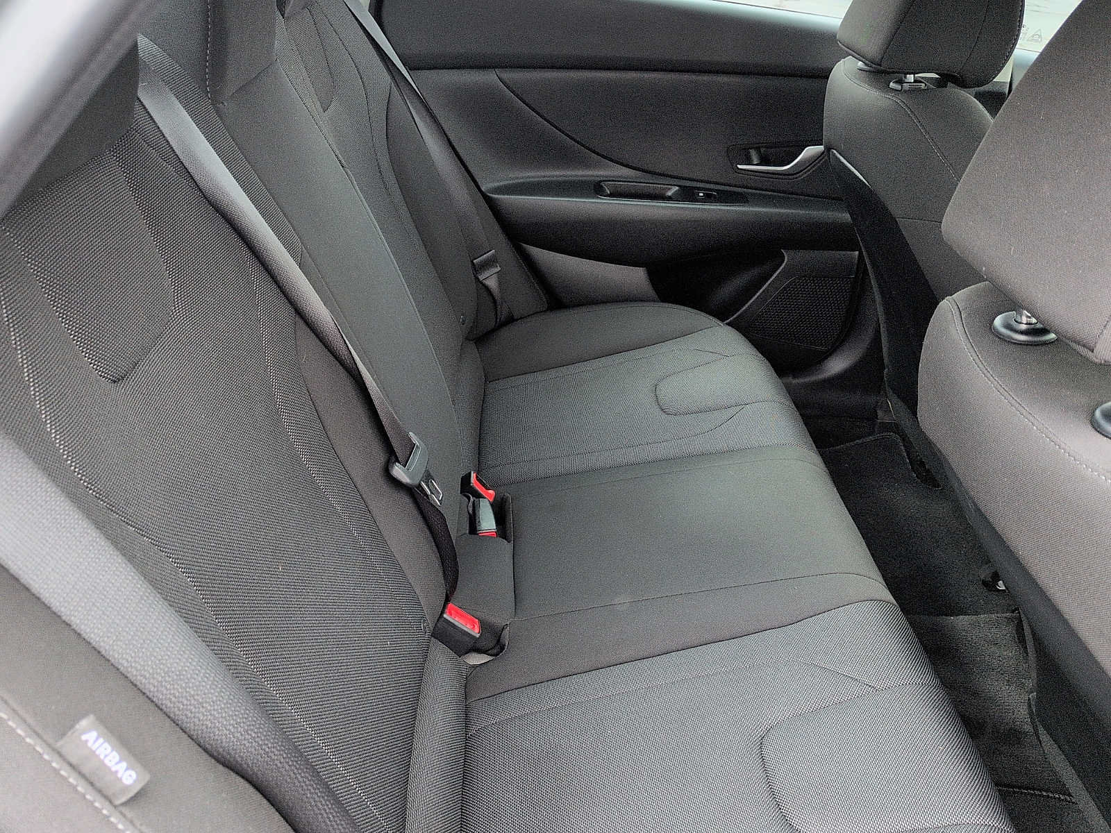 Used 2024 Hyundai Elantra SE FWD image 11