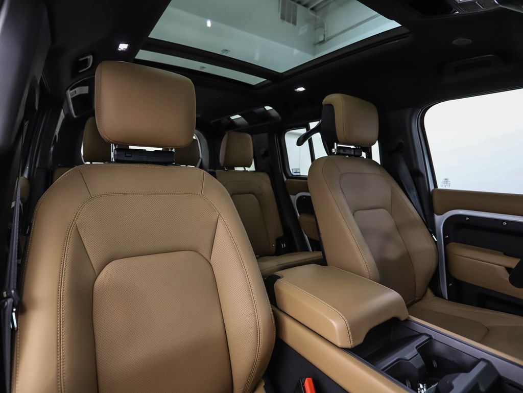 Used 2025 Land Rover Defender 110 X-Dynamic SE image 31