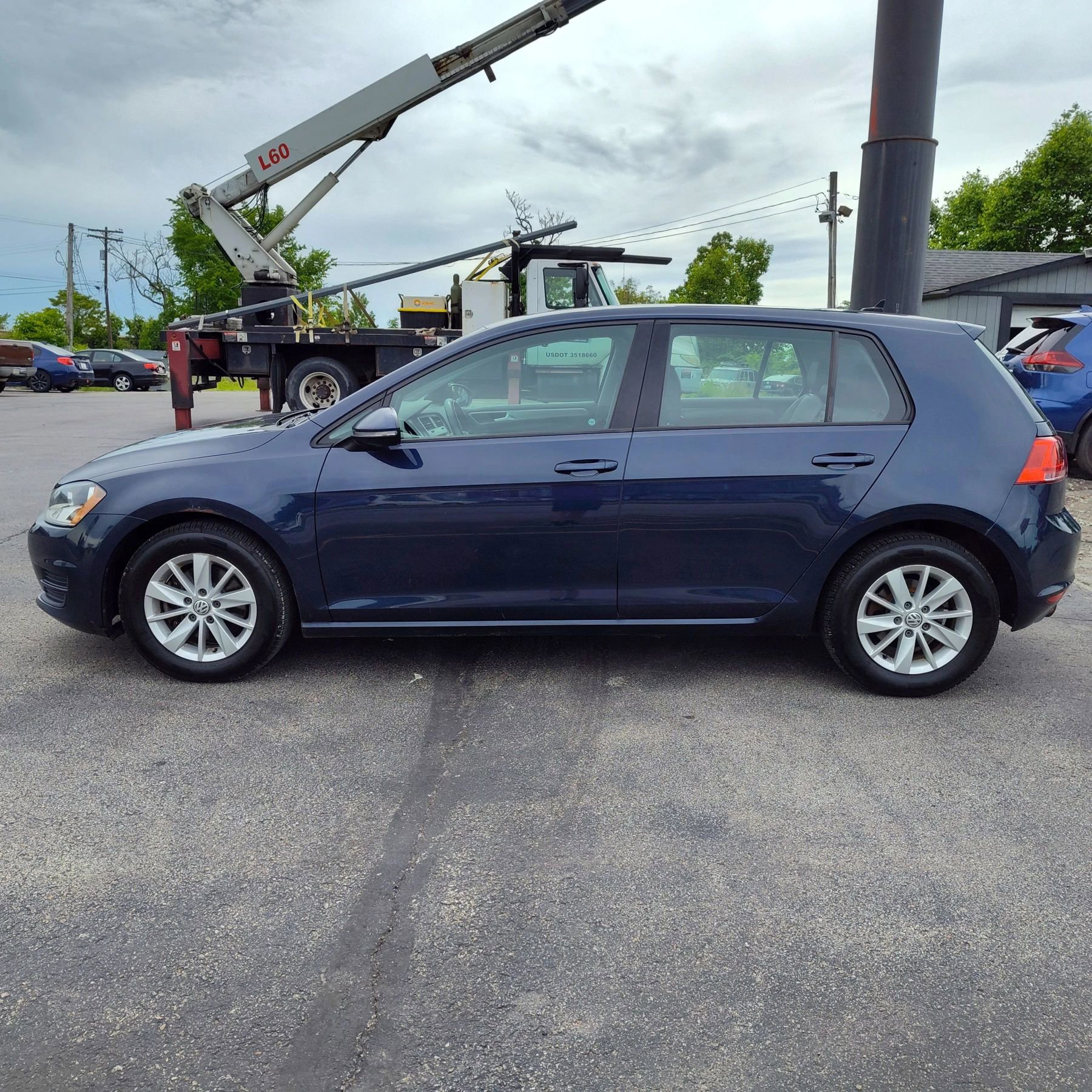 Used 2015 Volkswagen Golf S FWD image 2