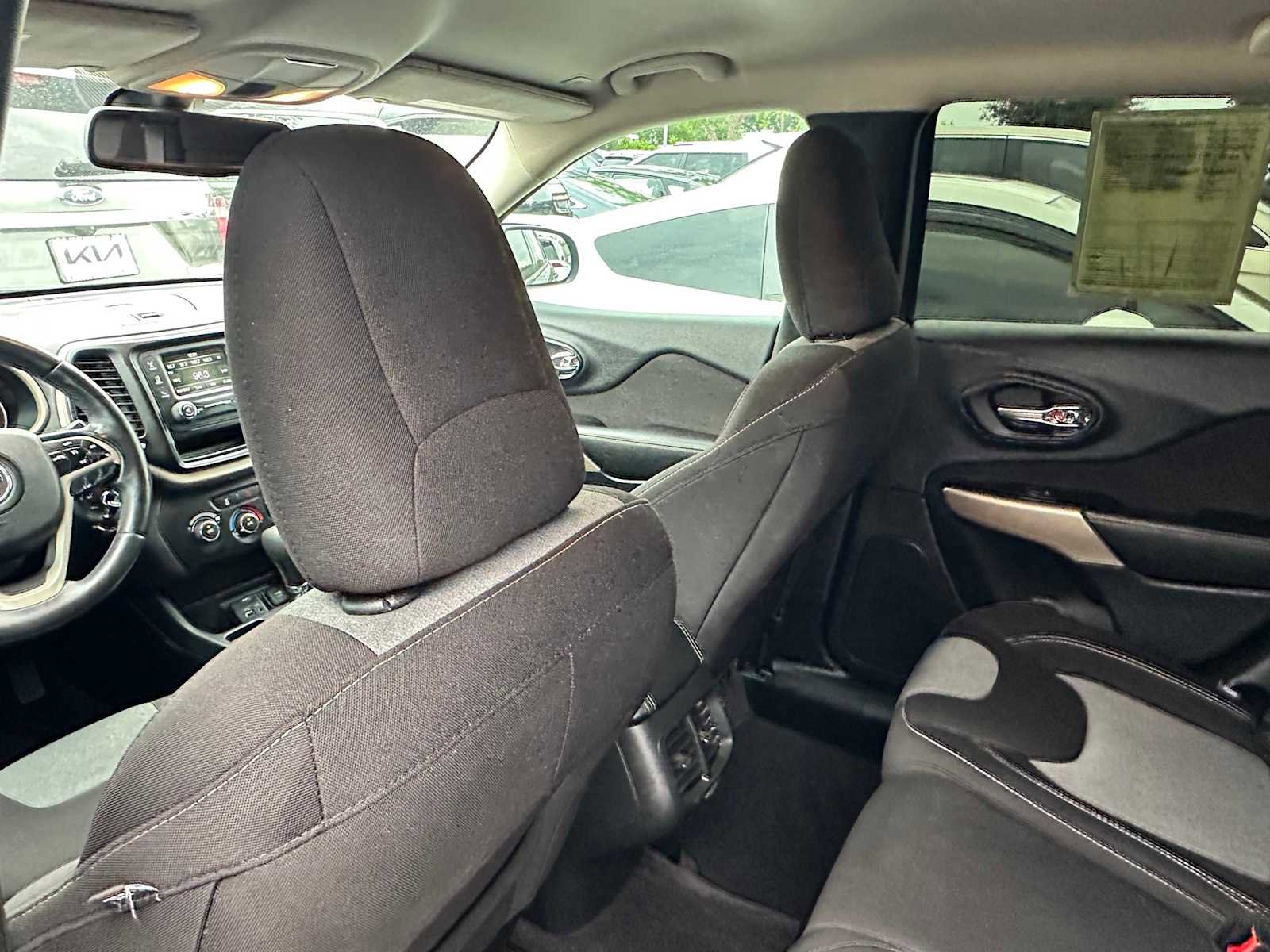 Used 2018 Jeep Cherokee Latitude w/ Altitude Package FWD image 22