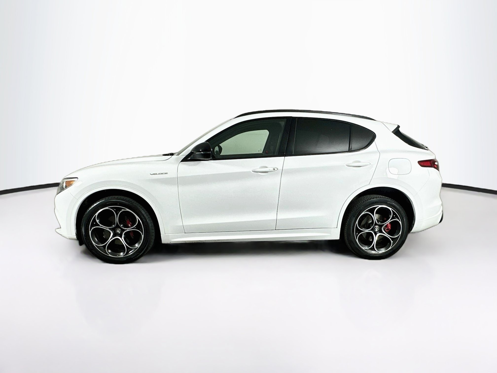 Used 2023 Alfa Romeo Stelvio Veloce AWD/4WD image 4