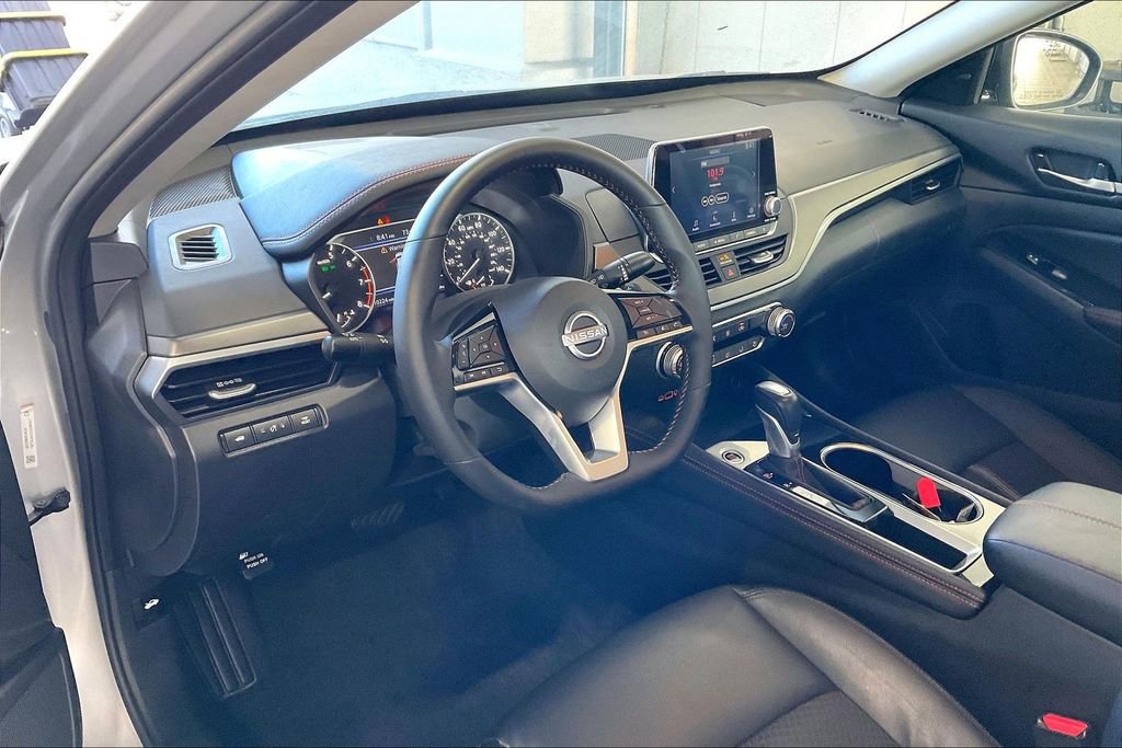 Used 2025 Nissan Altima 2.5 SR image 4