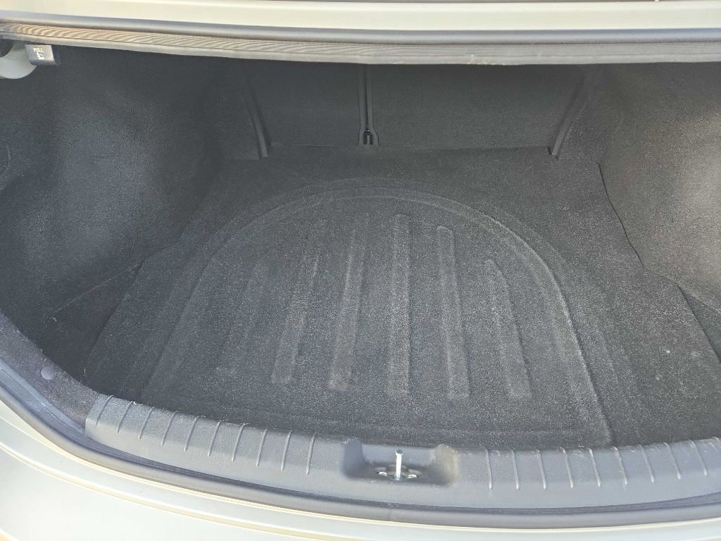 Used 2017 Hyundai Elantra SE image 9