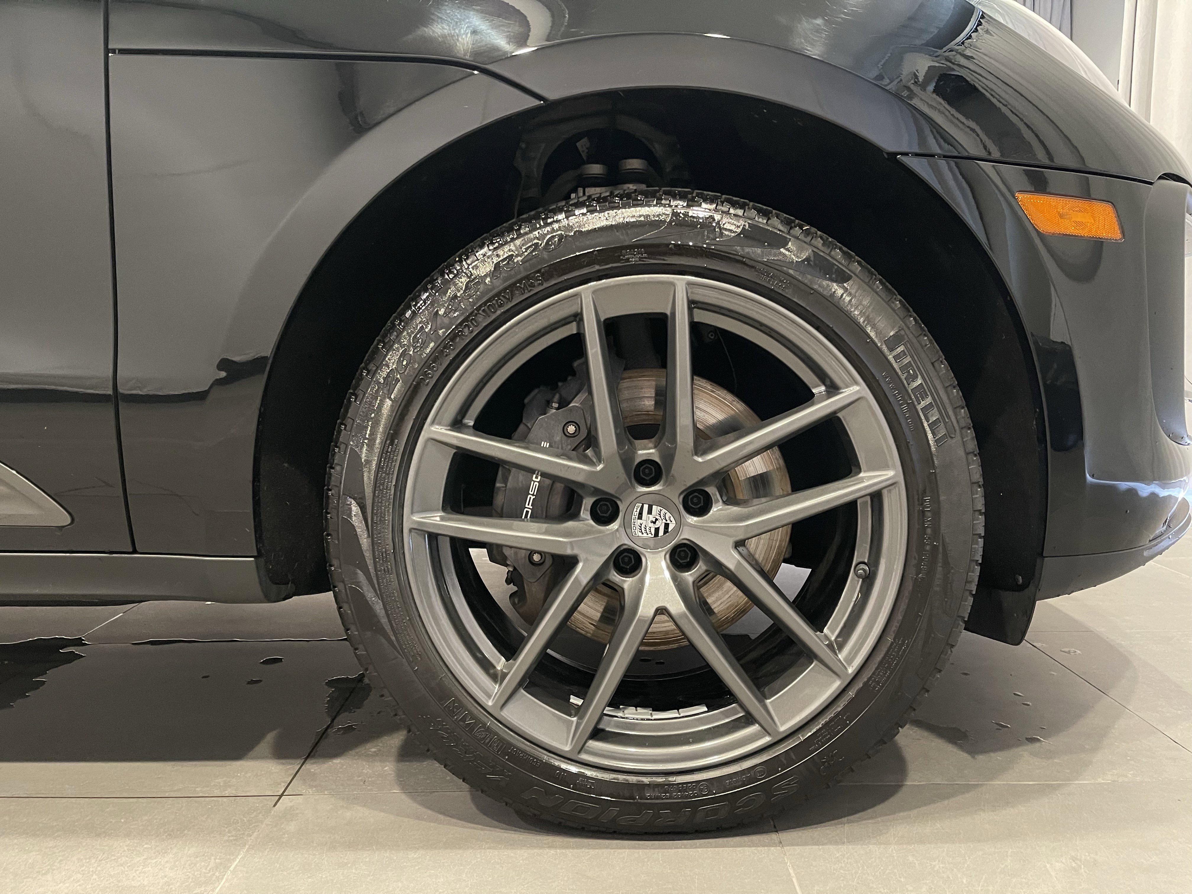 Used 2024 Porsche Macan image 11