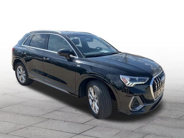 Used 2024 Audi Q3 2.0T Premium w/ Convenience Package image 1