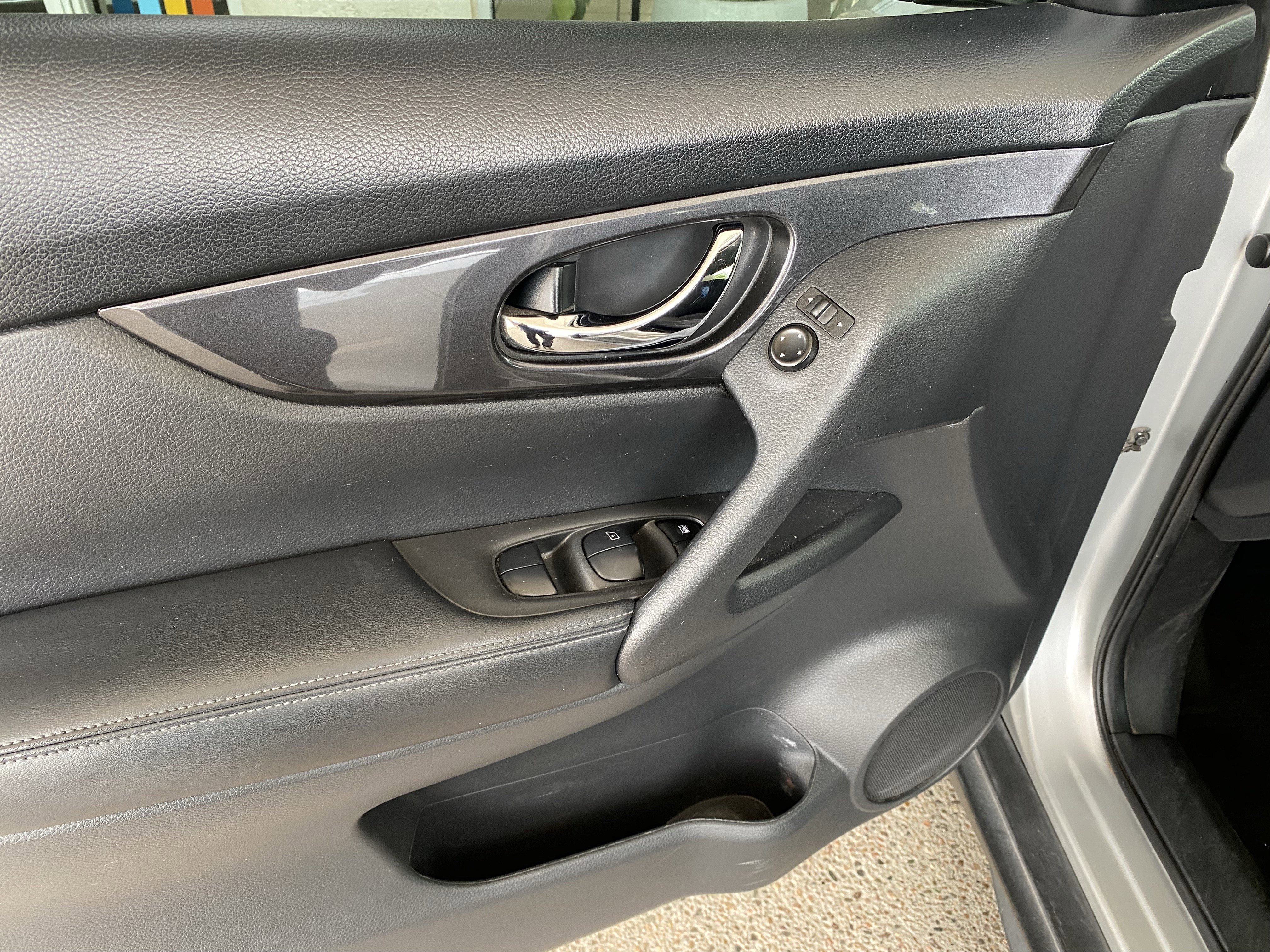 Used 2020 Nissan Rogue SV FWD image 11