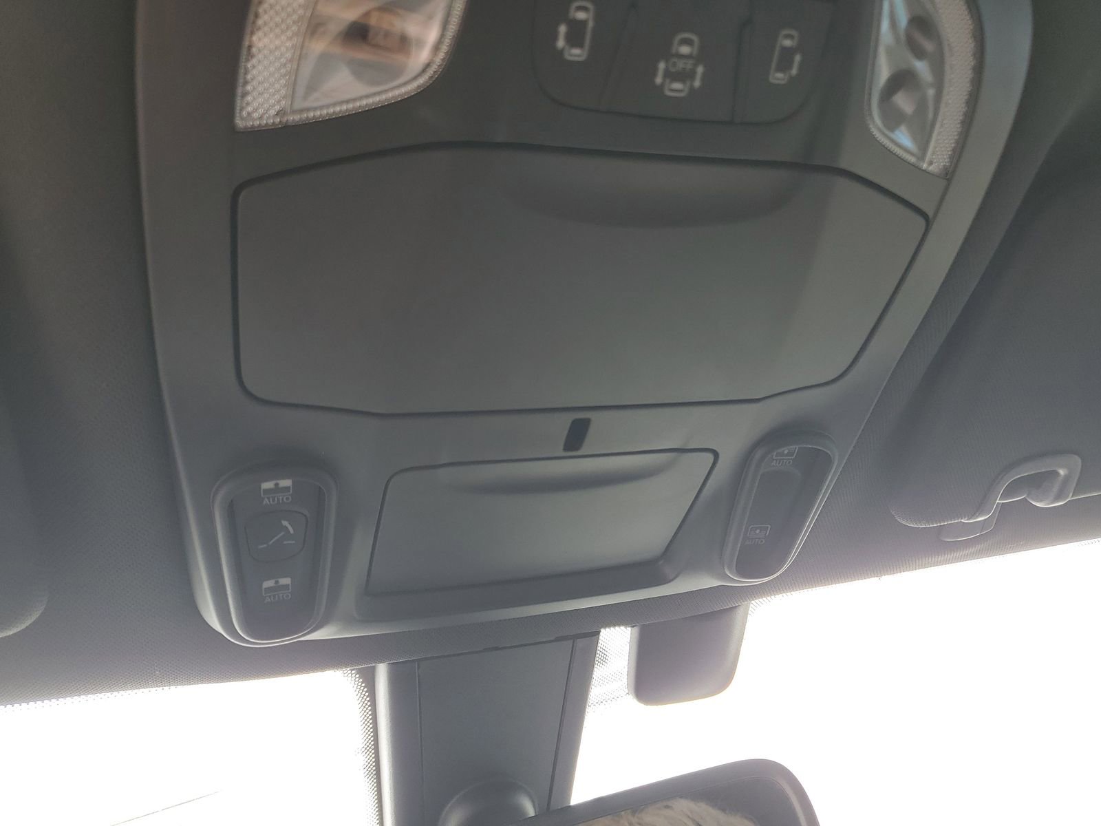 Used 2020 Chrysler Pacifica Limited FWD image 29