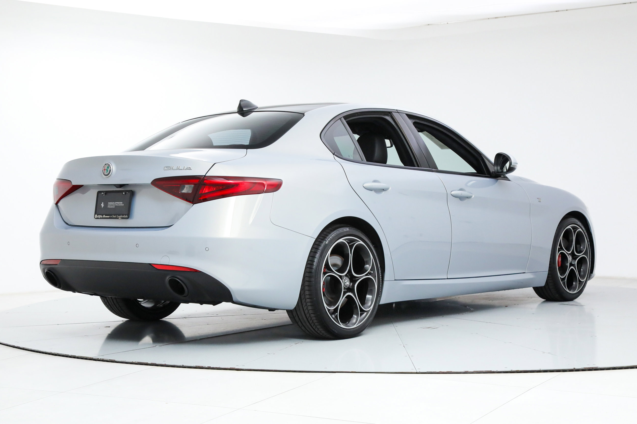 Used 2023 Alfa Romeo Giulia Ti w/ Active Assist Plus Package image 5