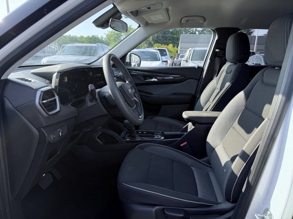 Used 2025 Chevrolet TrailBlazer LT AWD/4WD image 15