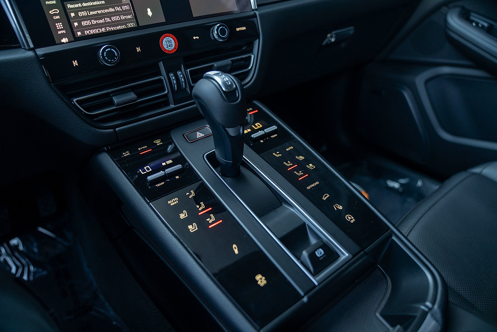 Certified 2026 Porsche Macan Turbo AWD/4WD image 15