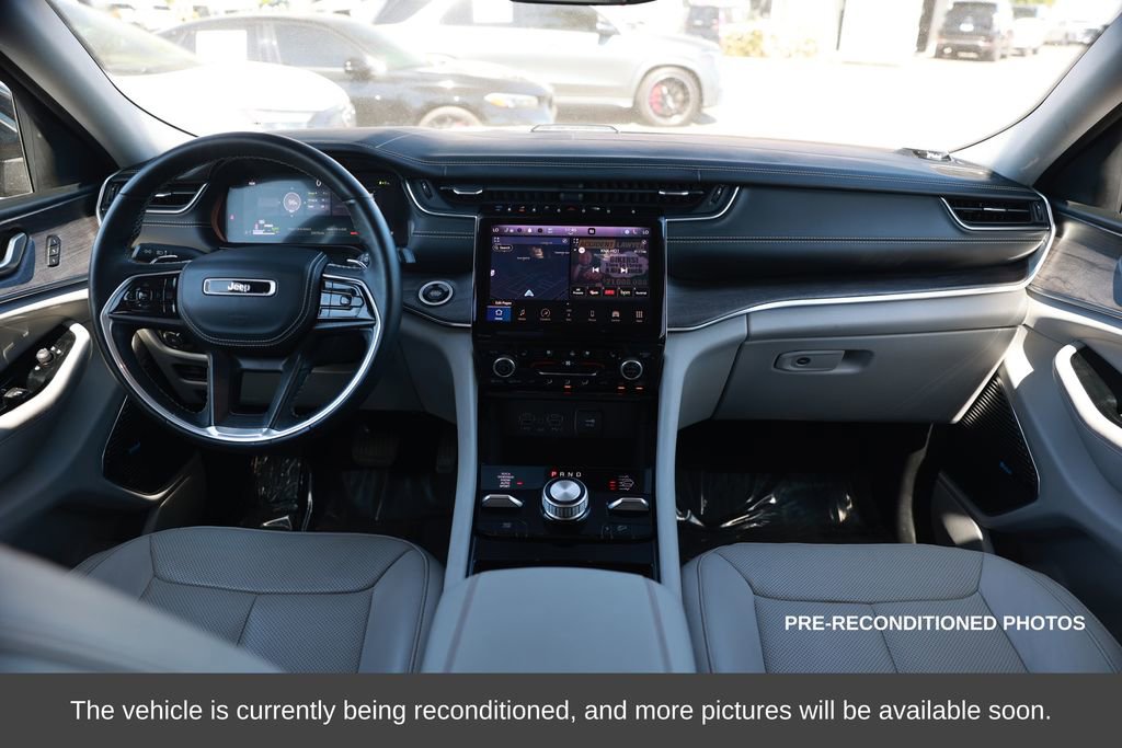 Used 2022 Jeep Grand Cherokee Overland image 25
