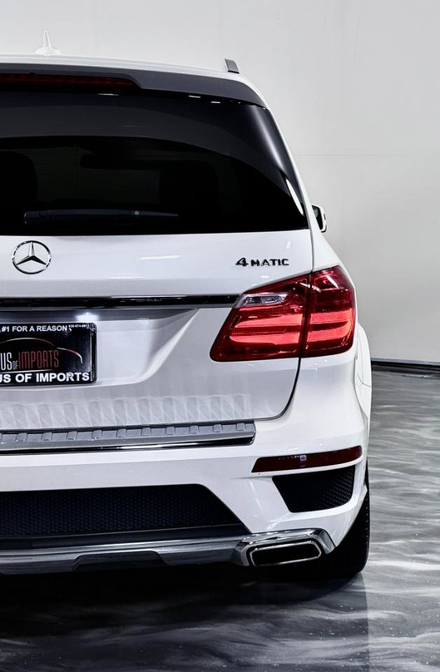 Used 2015 Mercedes-Benz GL 550 4MATIC w/ Driver Assistance Package image 13
