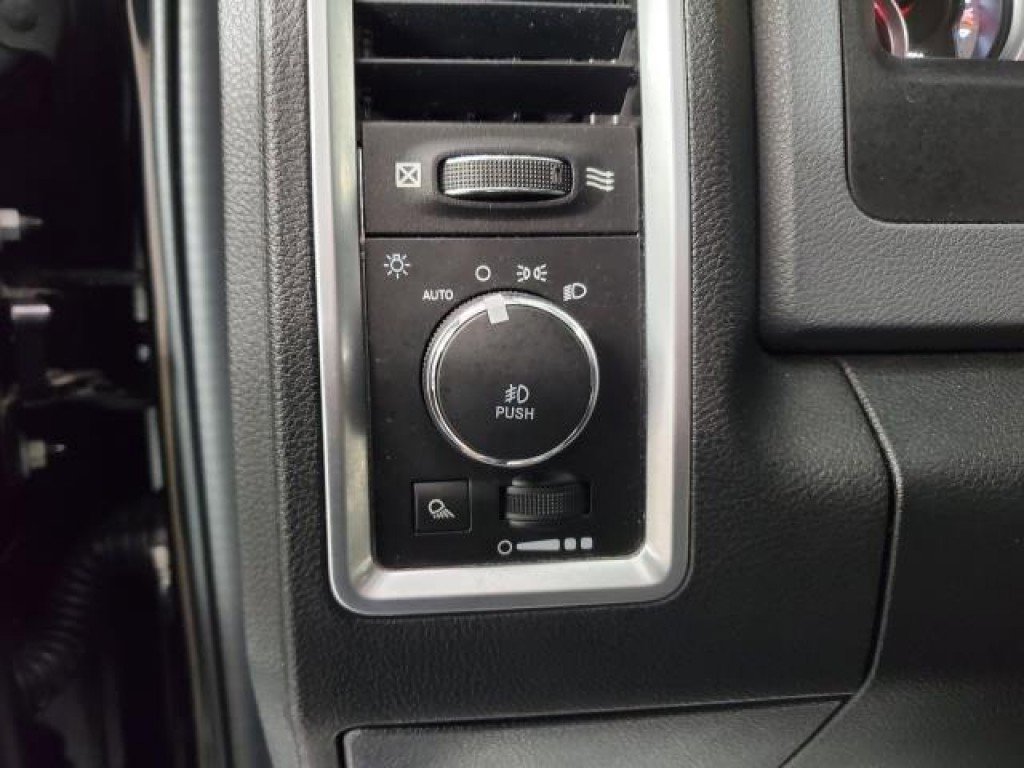 Used 2017 RAM 1500 Classic SLT w/ Luxury Group image 16