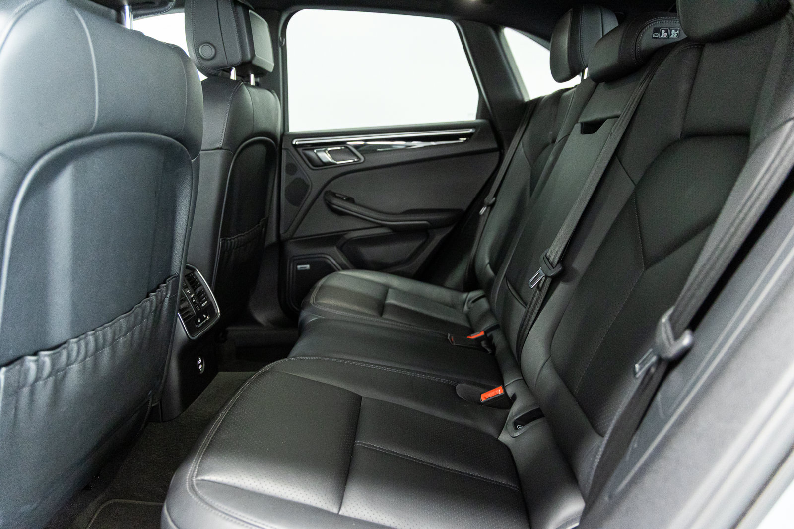 Used 2022 Porsche Macan S w/ Premium Package Plus AWD/4WD image 24