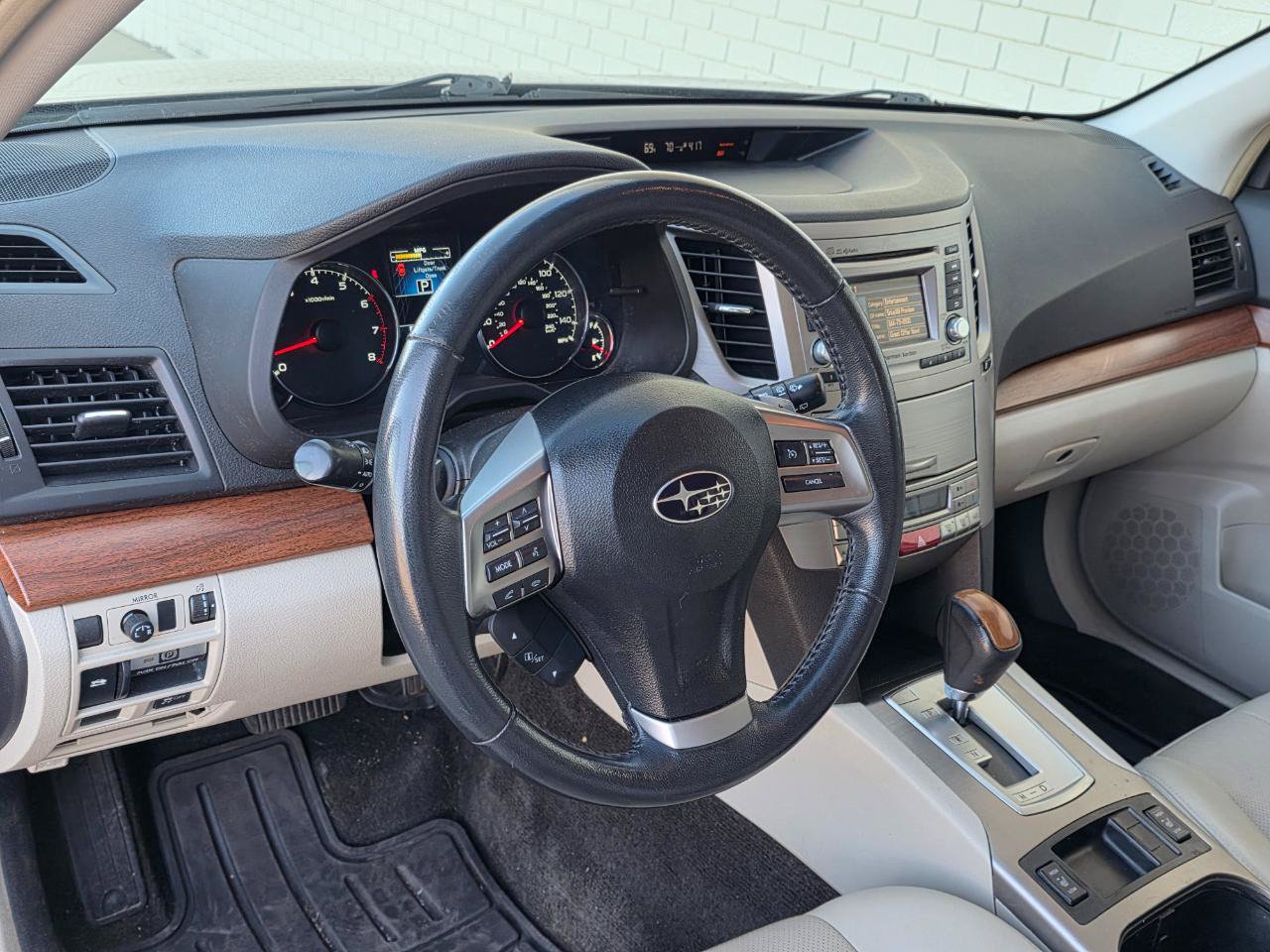 Used 2014 Subaru Outback 2.5i Limited w/ Moonroof Package AWD/4WD image 10