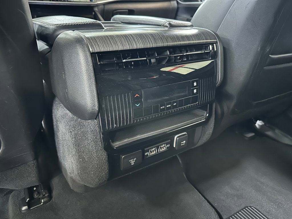 Certified 2024 Jeep Wagoneer Series II w/ Flexible Seating Group AWD/4WD image 39