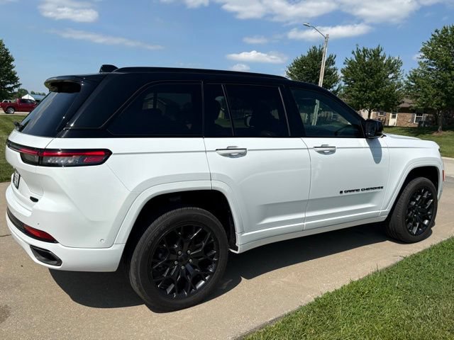 Used 2025 Jeep Grand Cherokee Summit AWD/4WD image 4