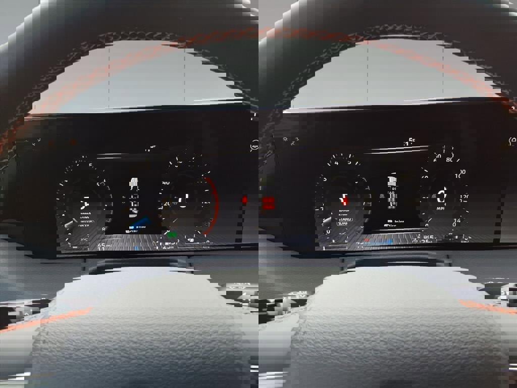 Used 2025 Nissan Armada PRO-4X w/ Pro-4X Premium Package image 17