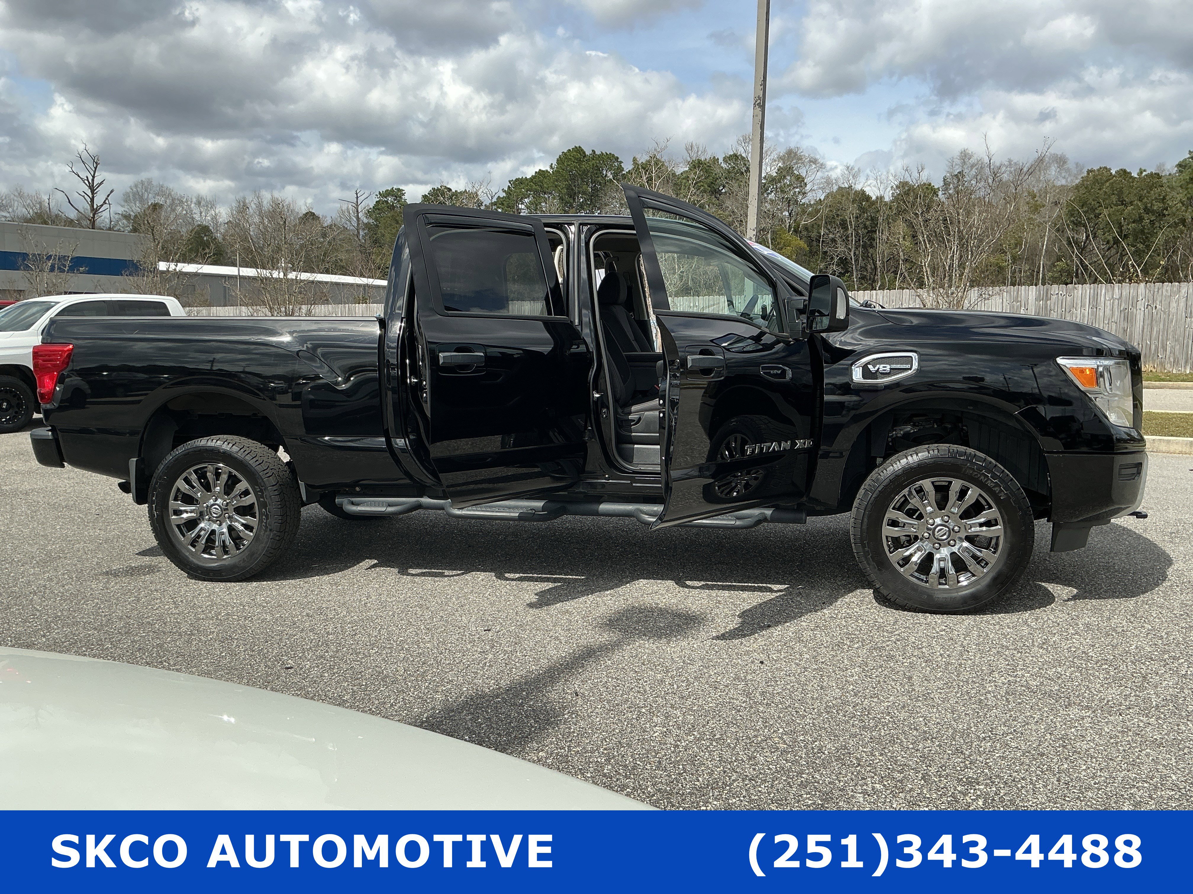 Used 2022 Nissan Titan SV image 33